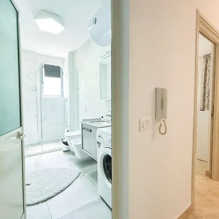 아파트 1 Bedroom 675 *