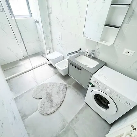 1 Bedroom 675 Apartment *