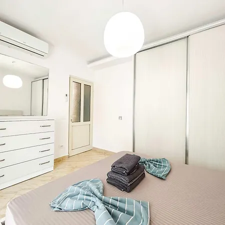 1 Bedroom 675 Apartment Golem (Tirana)
