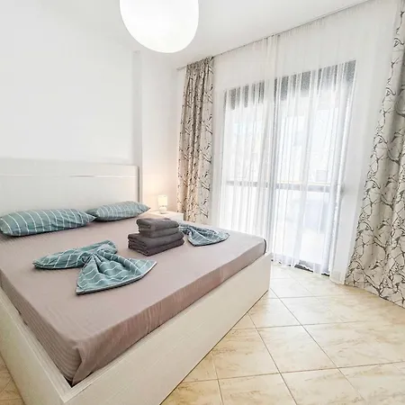 1 Bedroom 675 *